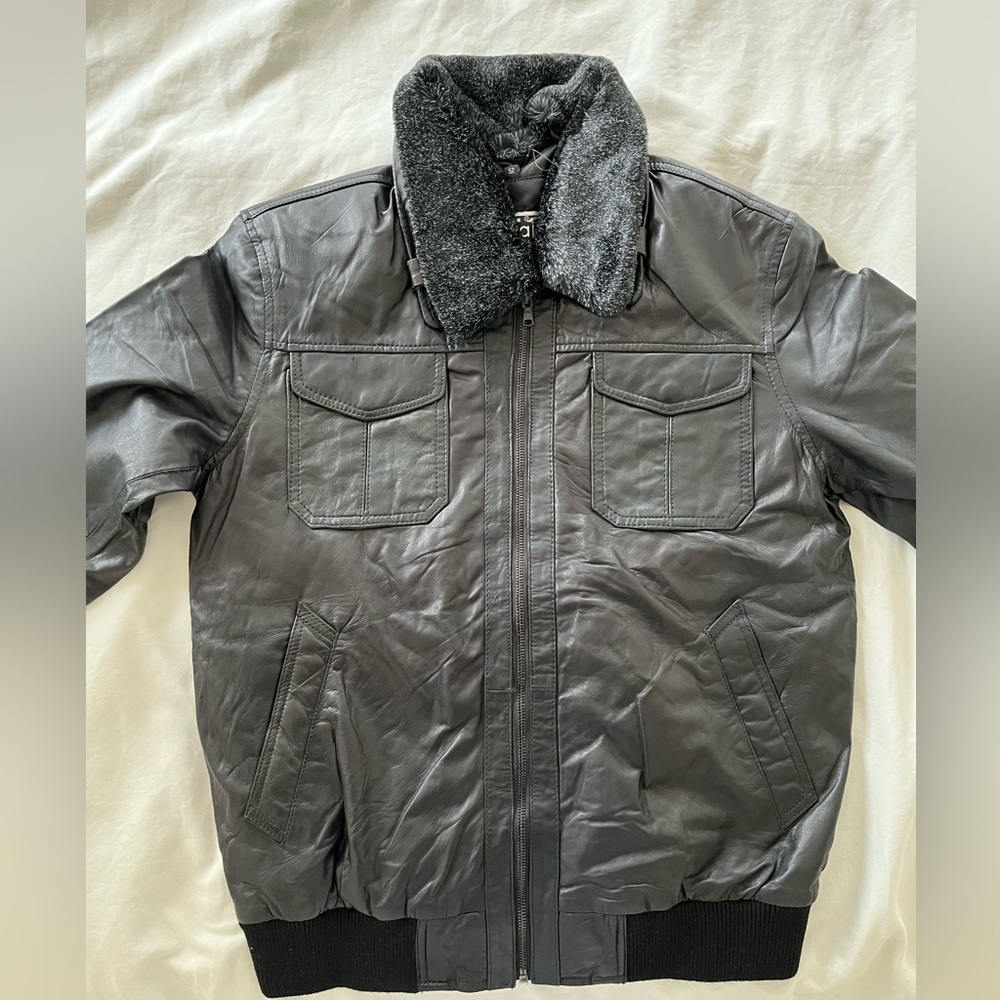 Men’s Ceralli Black Leather Jacket with fur collar. Size M.